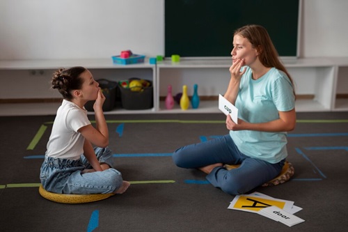 Cuidador de Criança Autista na Escola