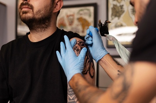 Biossegurança em Estúdios de Tatuagem