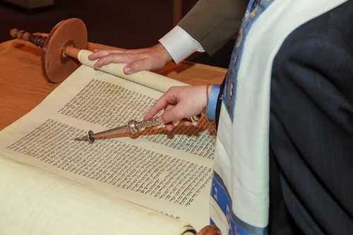 Torá: O Livro Sagrado do Judaísmo