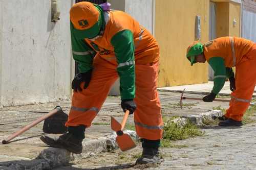 Auxiliar de Limpeza Pública